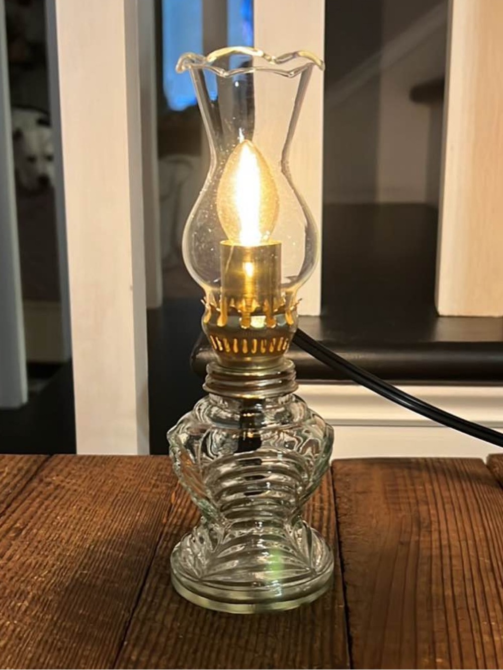 Vintage-Style Clear Glass Hurricane Table Lamp with Gold Accent